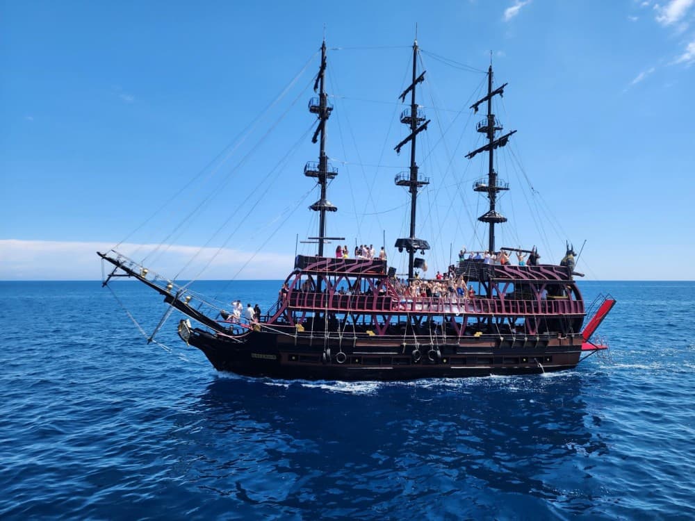 Antalya: From Antalya: Galleon Pirate Boat Trip Full-Day Fun | ®ExcursionMania