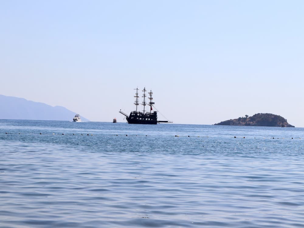 Antalya: Kemer Pirate Boat Trip with Hotel Transfer and BBQ Lunch | ®ExcursionMania