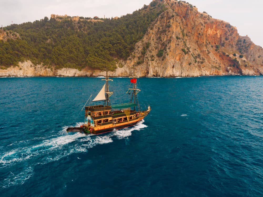 Antalya: Antalya: Kemer Pirate Boat Trip with Hotel Transfer and BBQ Lunch | ®ExcursionMania
