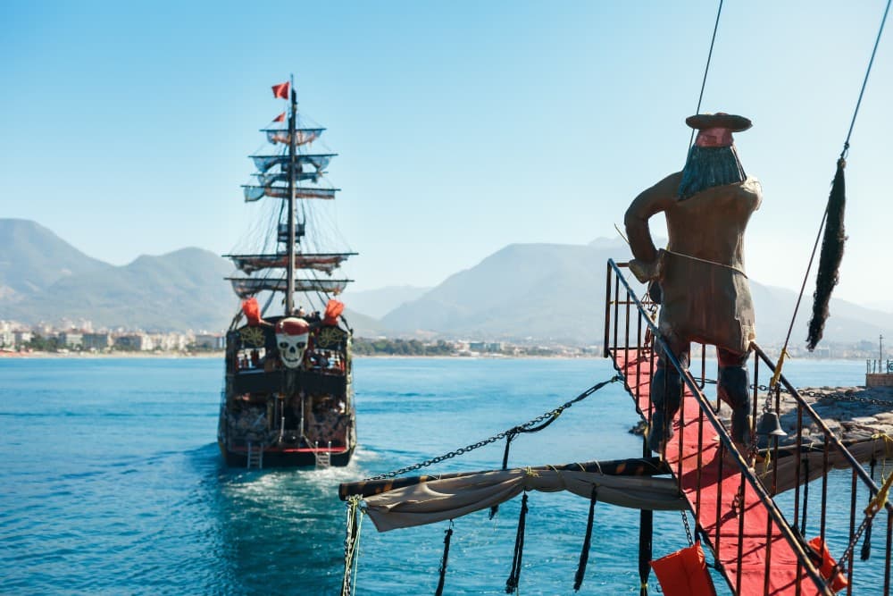 Alanya Pirate Boat Trip w/Lunch & Unlimited Soft Drinks | ®ExcursionMania