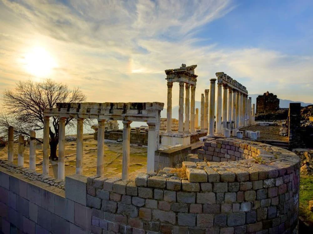 Kusadasi: Pergamon & Asklepion Day Tour | ®ExcursionMania