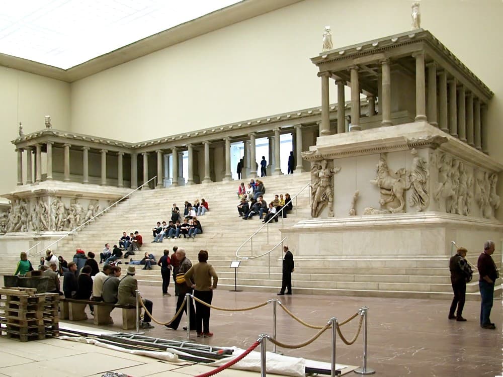 Kusadasi: Pergamon & Asklepion Day Tour | ®ExcursionMania