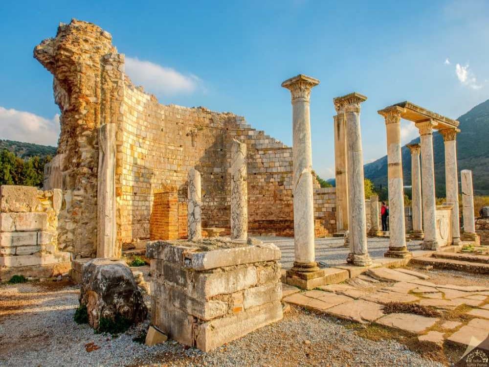 Kusadasi Ephesus: House of Mary Basilica and w Lunch | ®ExcursionMania