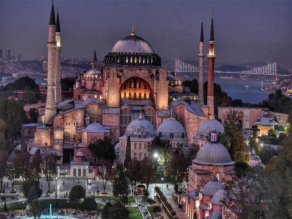 Istanbuls MustSee: Hagia Sophia Blue Mosque  Grand Bazaar Tour | ®ExcursionMania