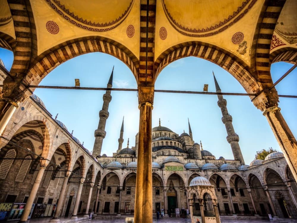 Istanbul: Hagia Sophia Blue Mosque and Grand Bazaar Tour | ®ExcursionMania