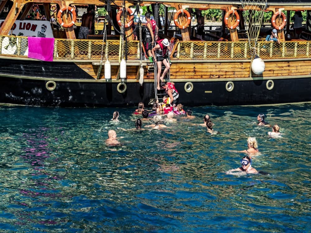 Alanya: Pirate Boat Trip with Lunch, Drinks and Pickup Option | ®ExcursionMania