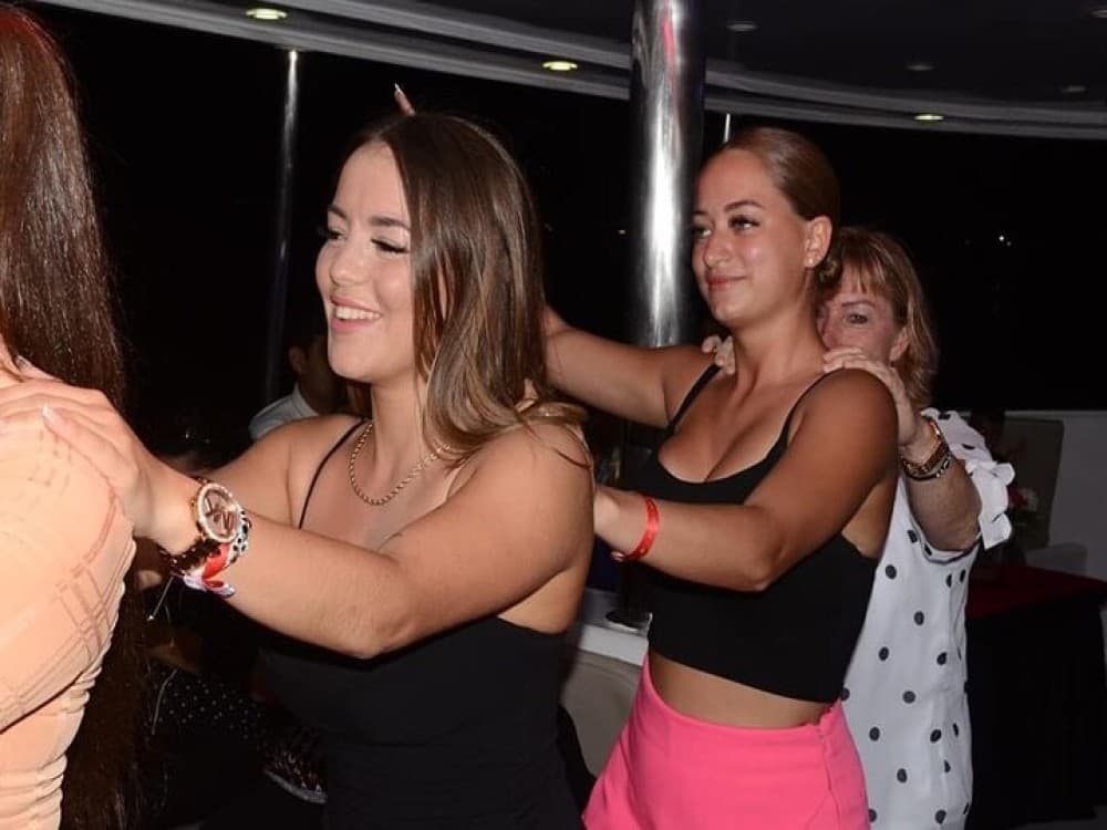 Sharm El Sheikh: Yacht Cruise with Dinner & Oriental Show | ®ExcursionMania
