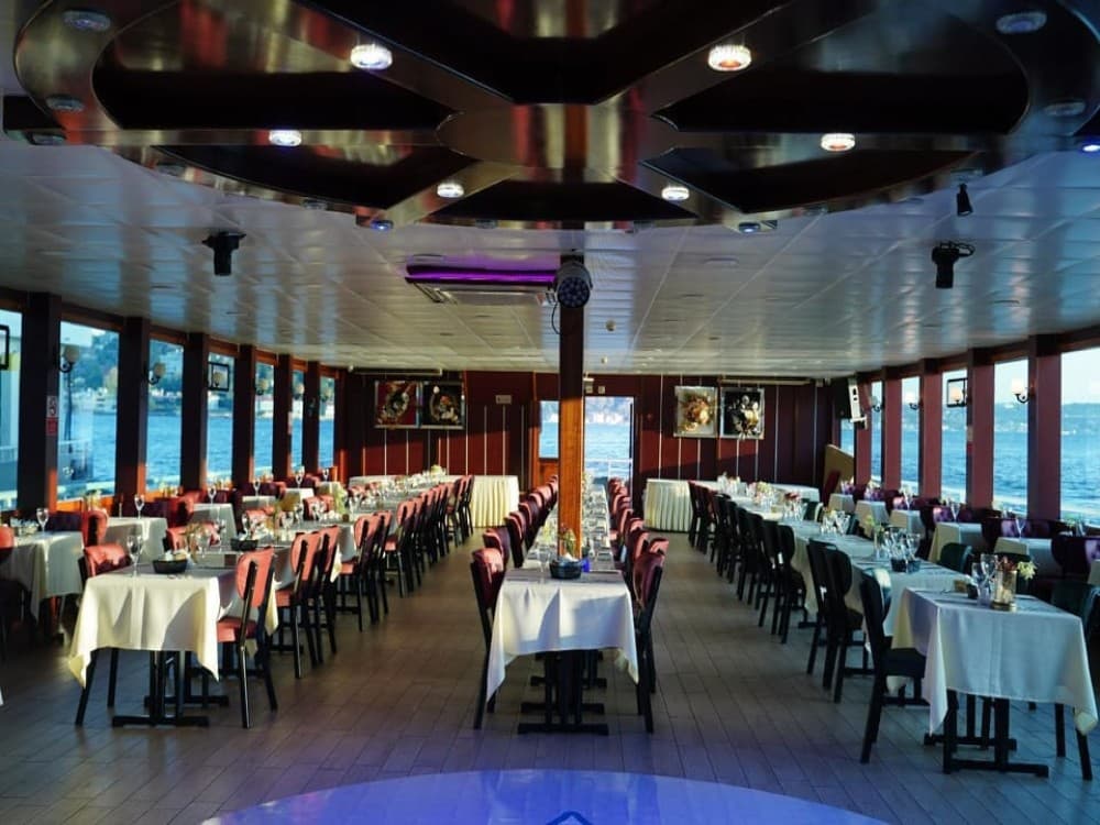 Istanbul: Bosphorus Dinner Cruise with Hotel Transfers | ®ExcursionMania