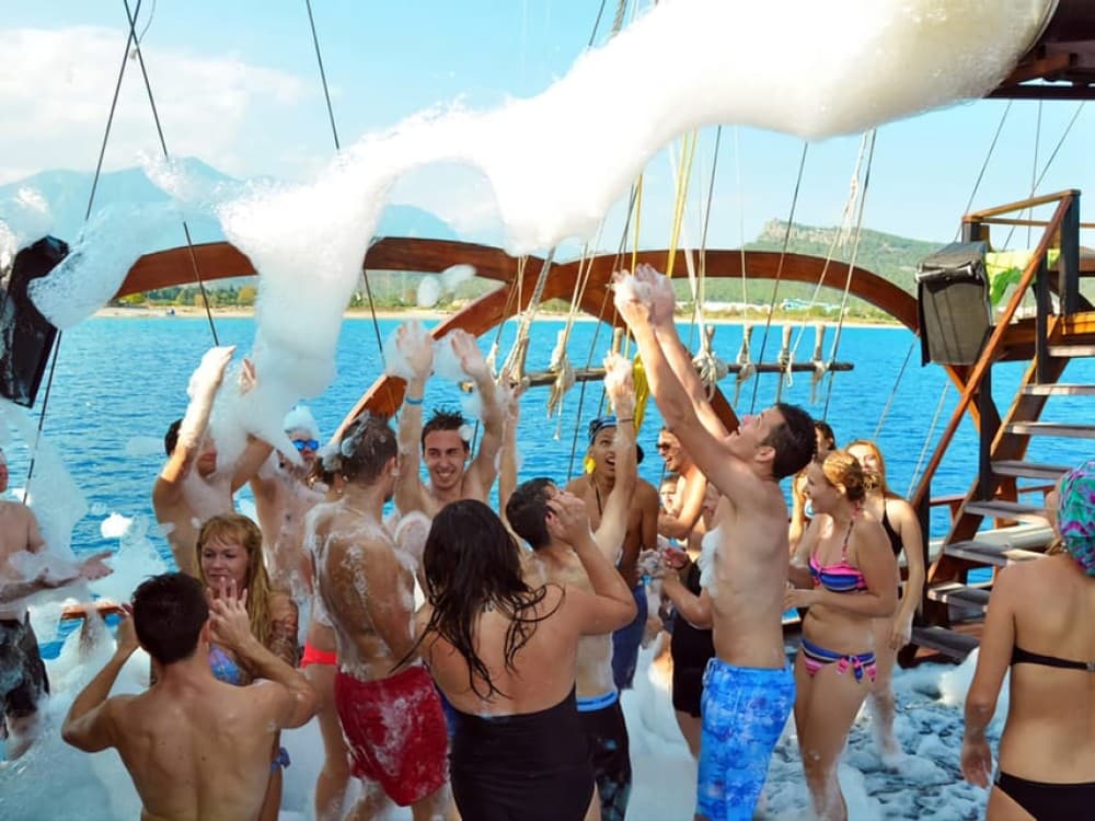 Alanya Pirate Trip with Lunch and Unlimited Drinks | ®ExcursionMania