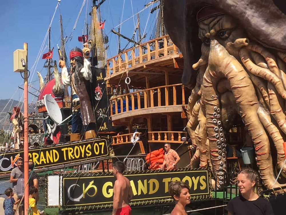 Alanya Pirate Trip with Lunch and Unlimited Drinks | ®ExcursionMania