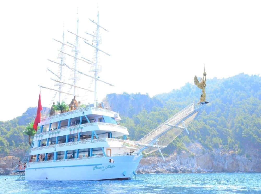 Side Harem Maldives Yacht: Luxury Boat Tour with Unforgettable Views | ®ExcursionMania