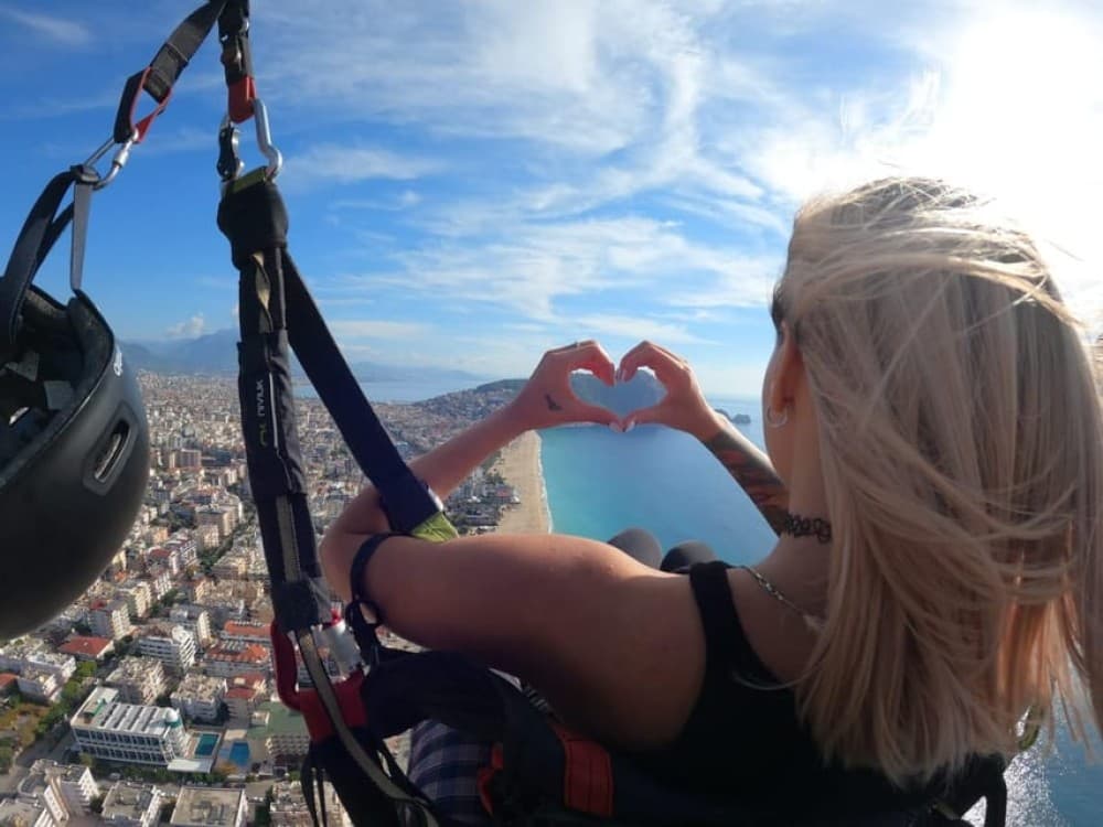 Alanya: Alanya: Tandem Paragliding Flight to Cleopatra Beach | ®ExcursionMania