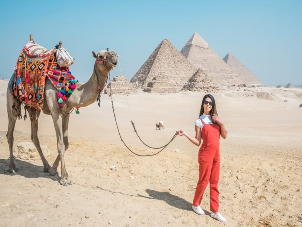 Cairo: Female-Guided Pyramids Bazaar and Museum Tour | ®ExcursionMania