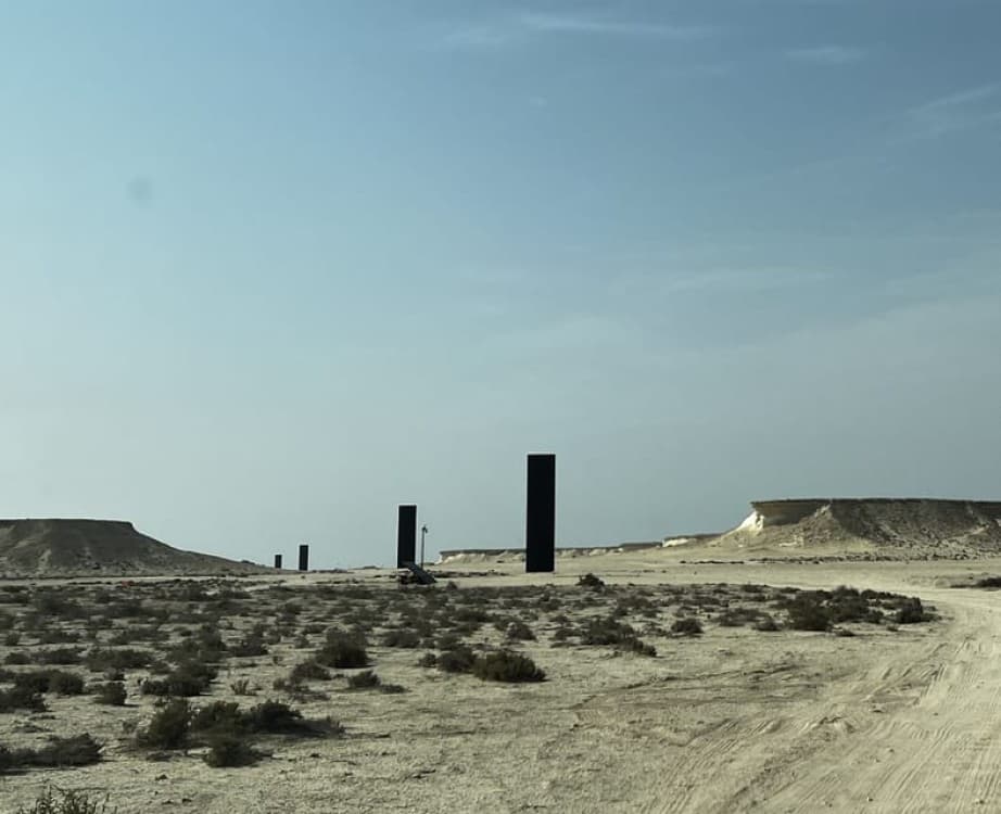 Doha: Camel Race Track/Mushroom Hill/Richard Serra Sculpture | ®ExcursionMania