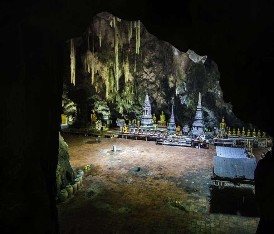 Cave Temple (Wat Suwan Kuha) 