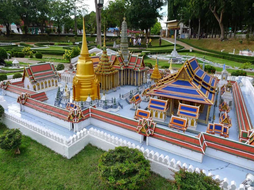 Mini Siam