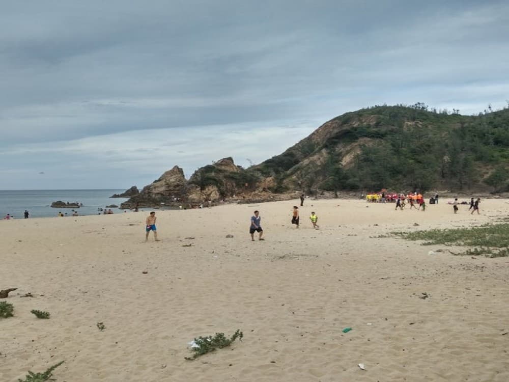 Bai Da Nhay (Jumping rock beach)