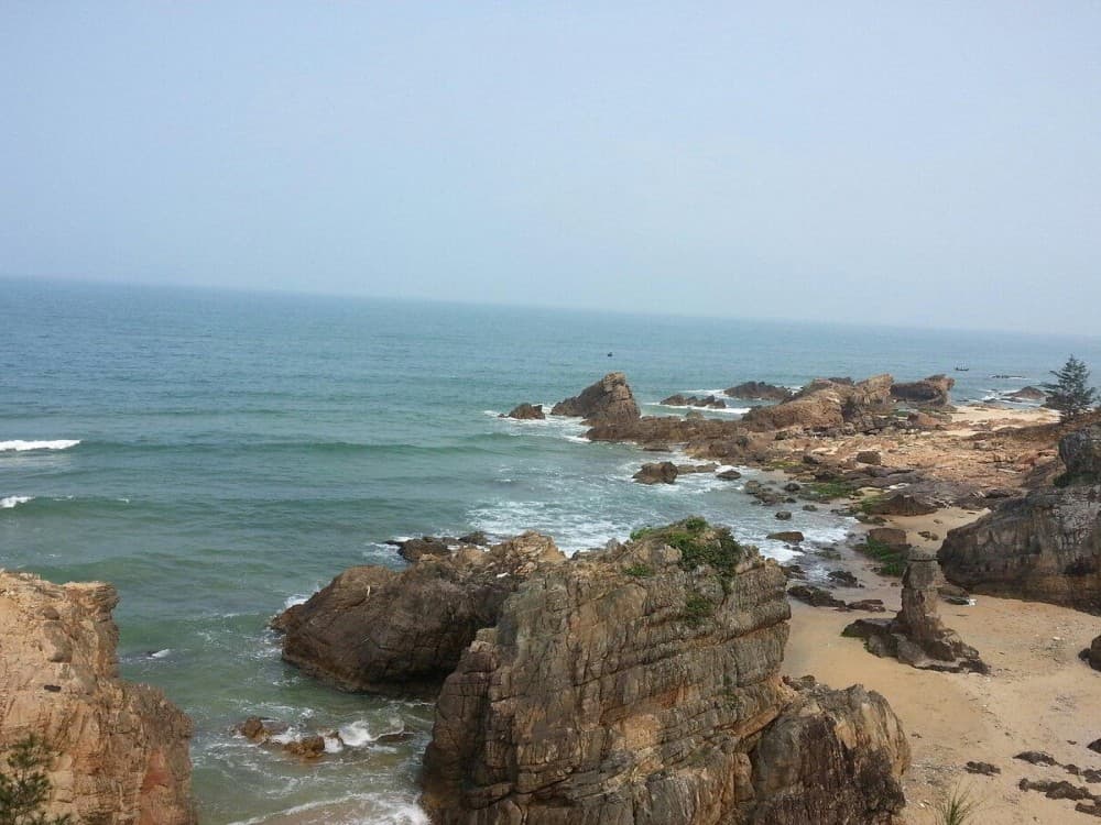 Bai Da Nhay (Jumping rock beach)