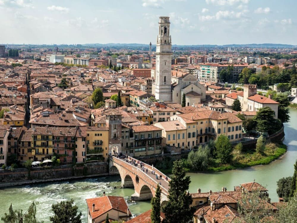 Piazzale Castel San Pietro