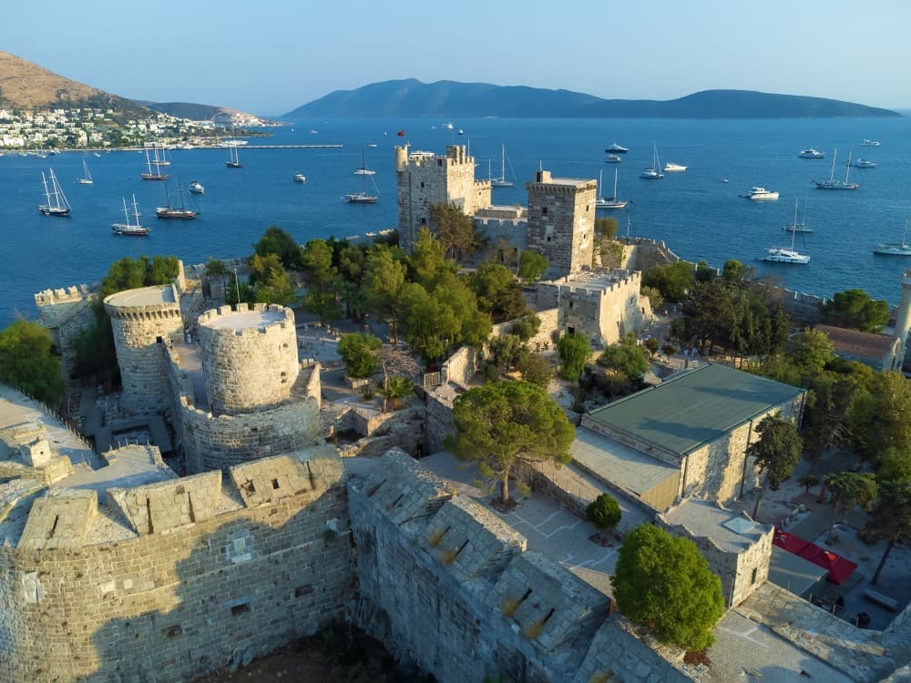Is Antalya or Bodrum better?