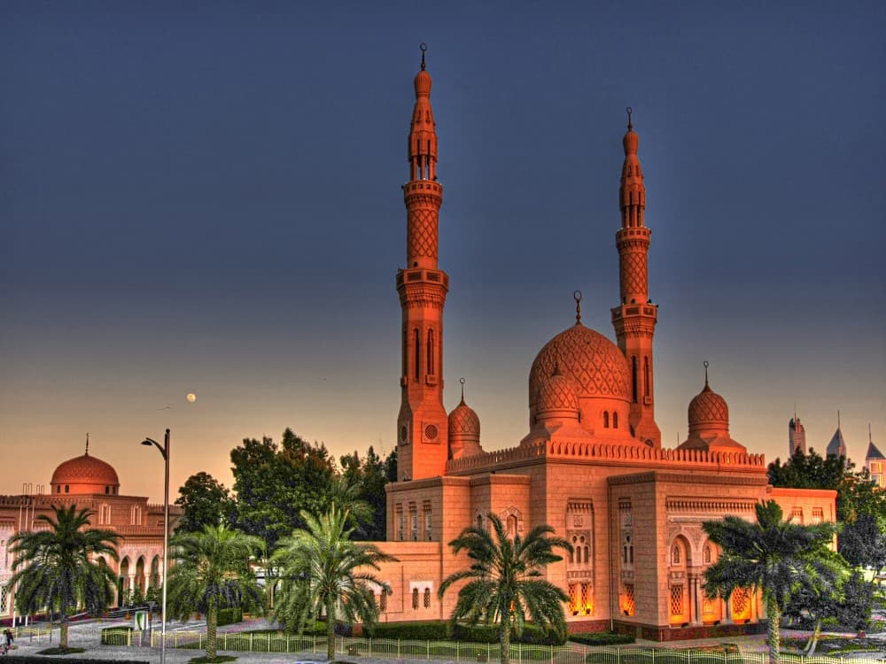 Exploring Dubai’s Cultural Side: Museums, Mosques, and Historical Neighborhoods