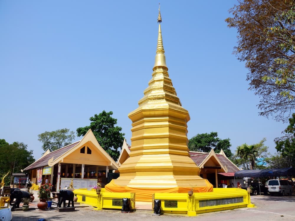 Wat Phra That Doi Chom Thong