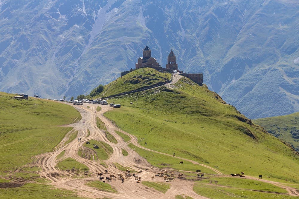 Stepantsminda in Winter vs. Summer: When is the Best Time to Visit?