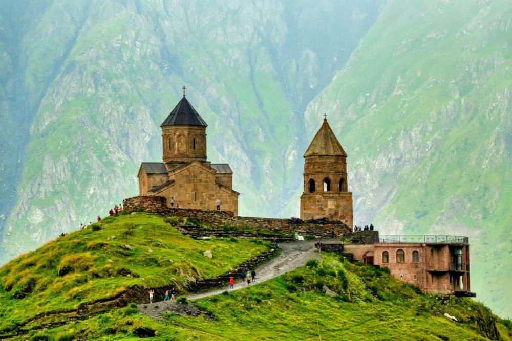 Top Things to Do in Stepantsminda: A Complete Traveler’s Guide