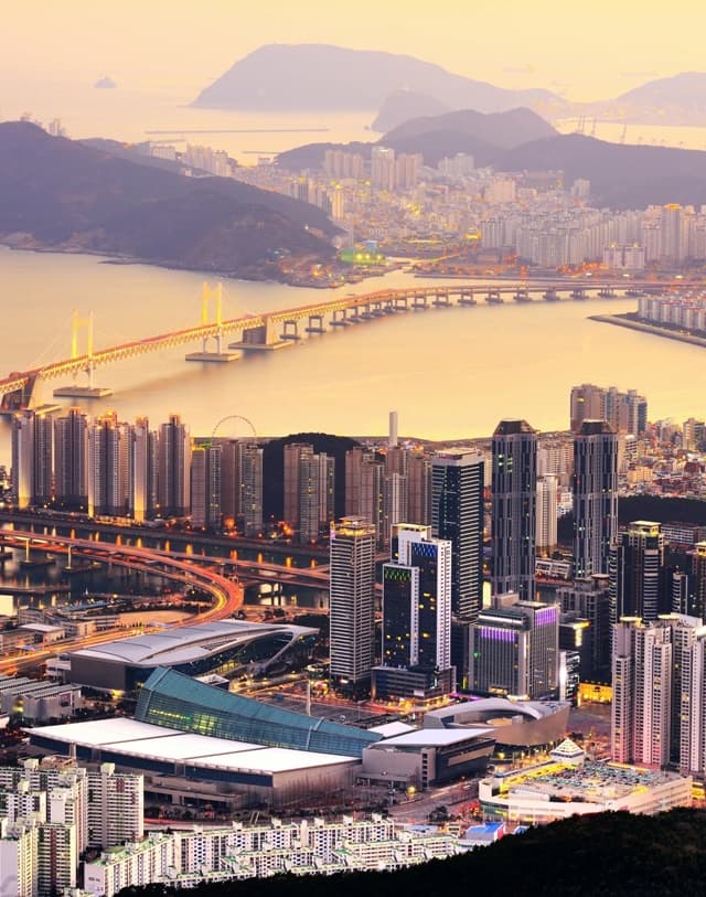 South Korea: A vibrant mix of tradition, modernity, stunning landscapes, and delicious cuisine. 