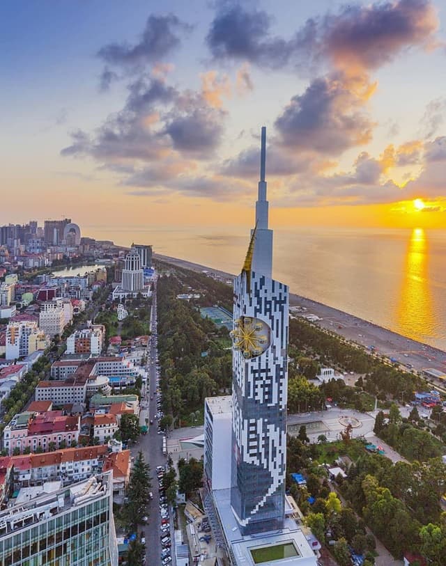 Discover Georgia: A land of breathtaking landscapes, rich history, and warm hospitality. 