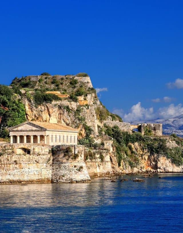 Greece Travel Guide: Explore History, Beauty, and Culture 