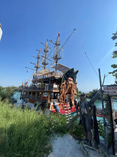 Side: Dolphin Island Boat Trip with Lunch & Unlimited Soft Drinks | ®ExcursionMania