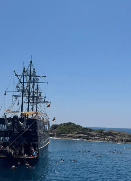 Side: Dolphin Island Boat Trip with Lunch & Unlimited Soft Drinks | ®ExcursionMania