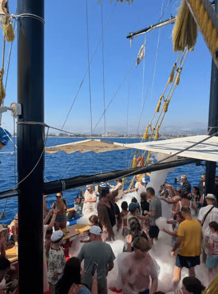 Side: Dolphin Island Boat Trip with Lunch & Unlimited Soft Drinks | ®ExcursionMania