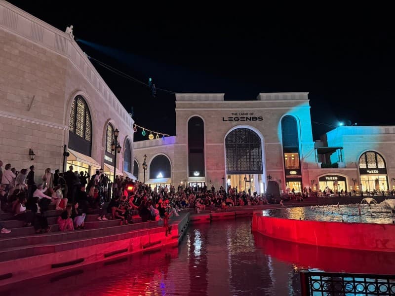 Antalya Land of Legends Night Show With Boat Parade | ®ExcursionMania