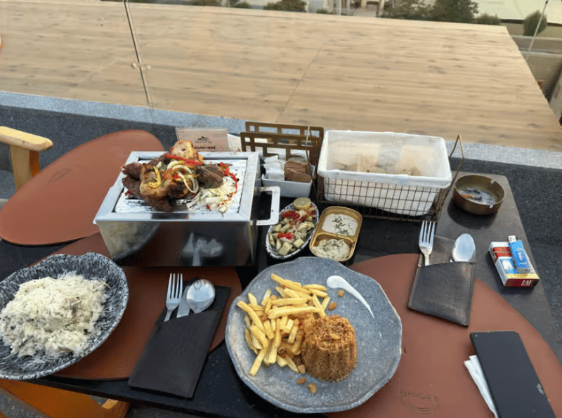 Cairo: Dinner at The Great Pyramid Inn with Hotel Transfers | ®ExcursionMania