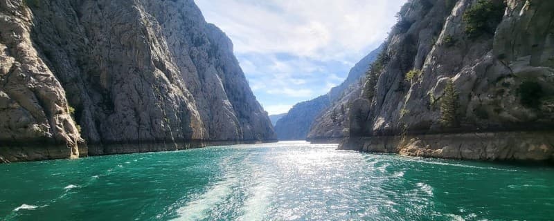 Side: Green Canyon Boat Trip With Unlimited Drinks And Lunch | ®ExcursionMania