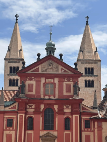 Two-Hour Morning Walking Tour of Prague Castle | ®ExcursionMania