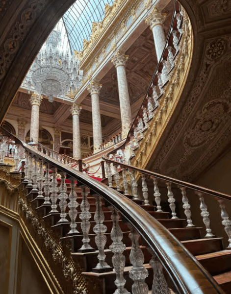 Istanbul: Istanbul: Dolmabahce Palace and Harem Fast-Track & Audio | ®ExcursionMania