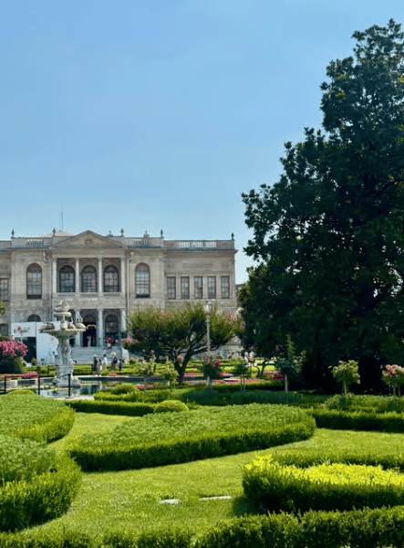 Istanbul: Istanbul: Dolmabahce Palace and Harem Fast-Track & Audio | ®ExcursionMania