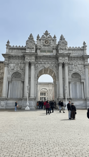 Istanbul: Dolmabahce Palace and Harem Fast-Track & Audio | ®ExcursionMania
