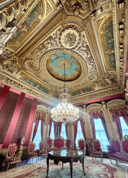 Istanbul: Dolmabahce Palace and Harem Fast-Track & Audio | ®ExcursionMania