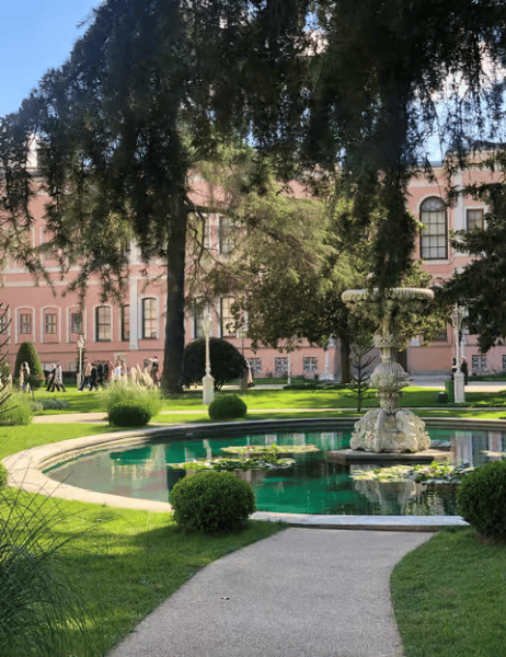 Istanbul: Dolmabahce Palace and Harem Fast-Track & Audio | ®ExcursionMania
