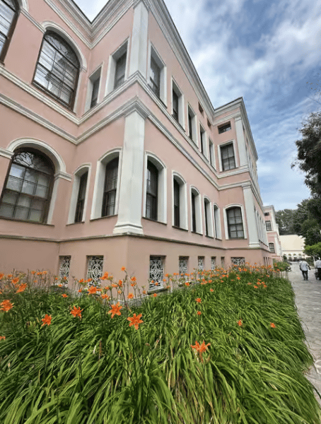 Istanbul: Dolmabahce Palace and Harem Fast-Track & Audio | ®ExcursionMania