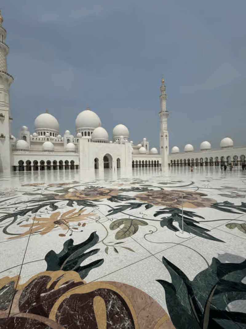 From Abu Dhabi: Grand Mosque Royal Palace and Etihad Tower | ®ExcursionMania