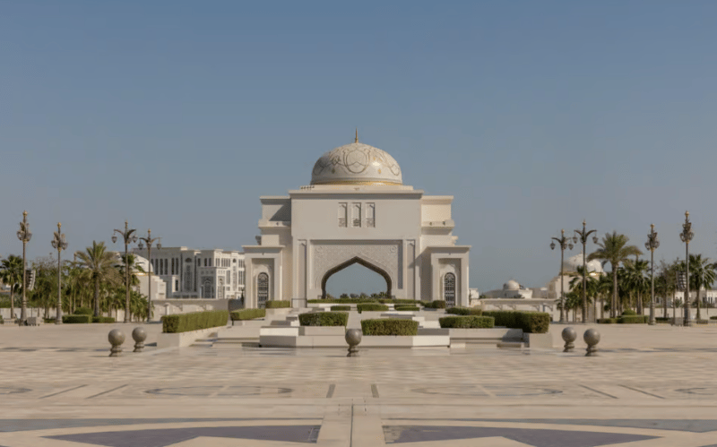 From Abu Dhabi: Grand Mosque Royal Palace and Etihad Tower | ®ExcursionMania