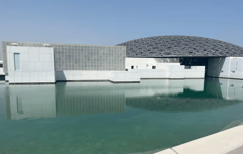 From Abu Dhabi: Grand Mosque Royal Palace and Etihad Tower | ®ExcursionMania