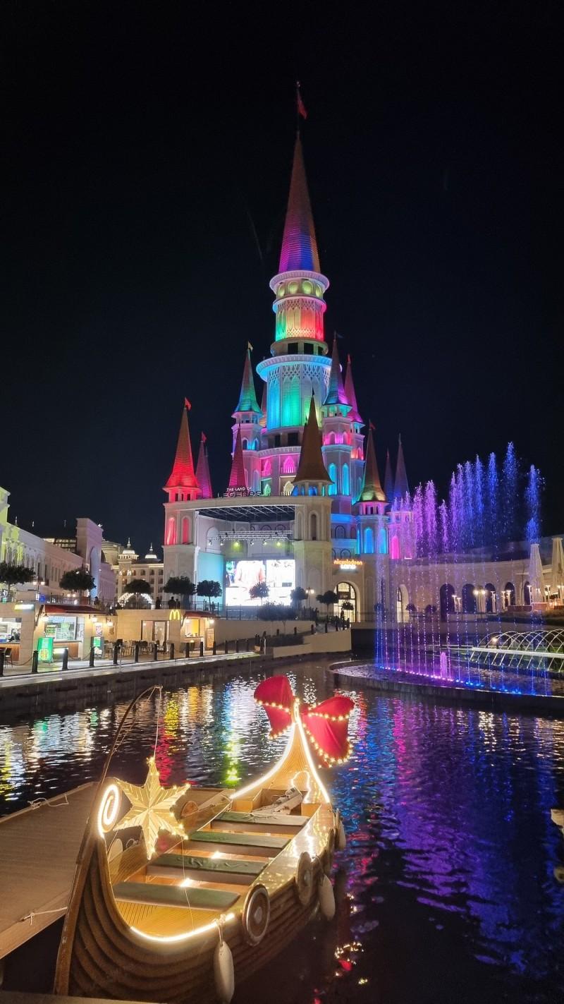 Antalya Land of Legends Night Show With Boat Parade | ®ExcursionMania