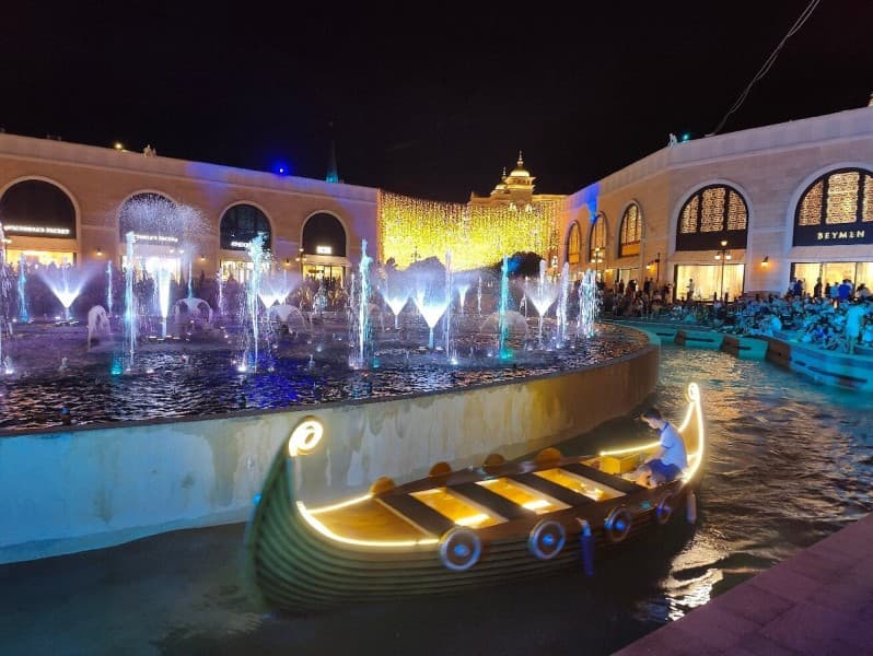 Antalya Land of Legends Night Show With Boat Parade | ®ExcursionMania