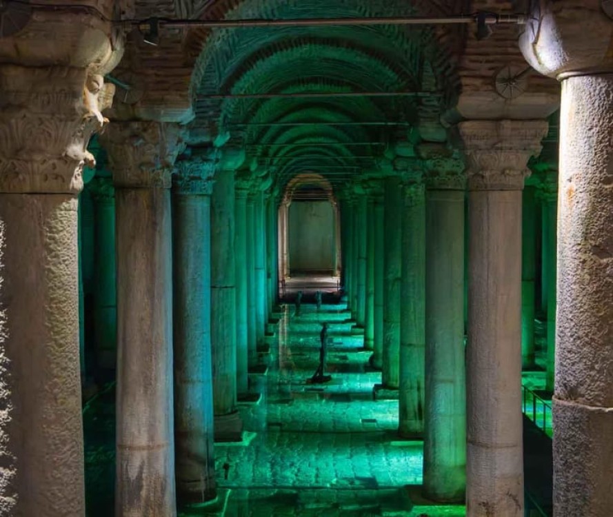 Istanbul: Hagia Sophia Topkapi and Basilica Cistern Tour | ®ExcursionMania